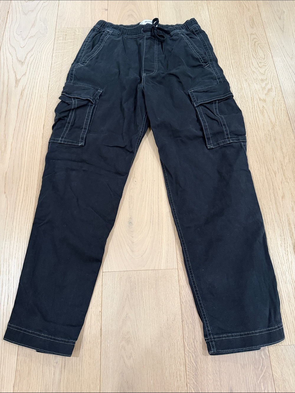 Hollister Men's Black Cargo Pants with Drawstring Waist Size Medium